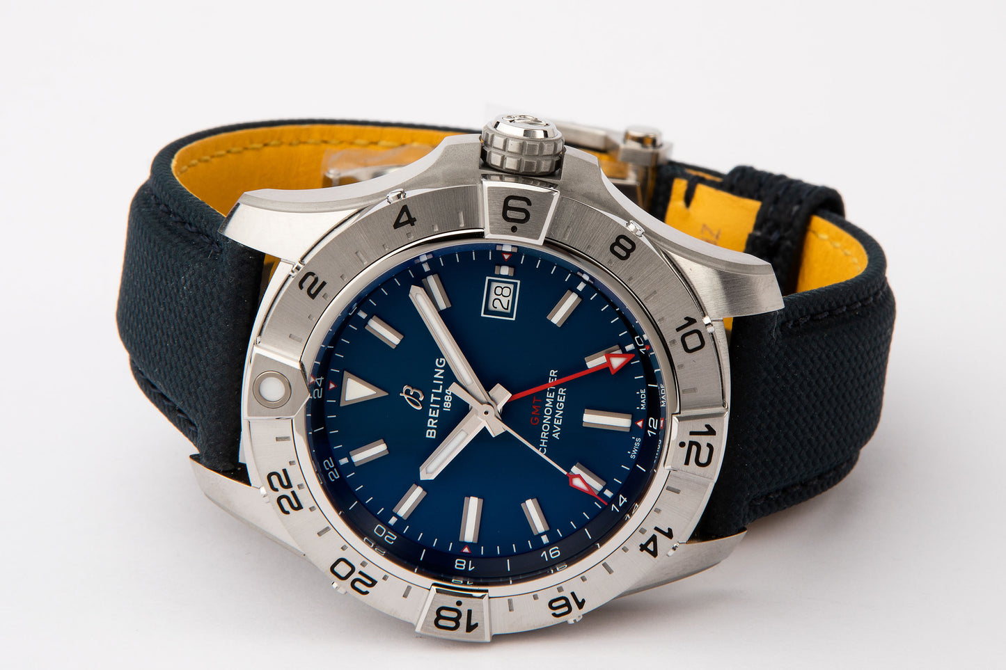 BREITLING AVENGER AUTOMATIC GMT 44