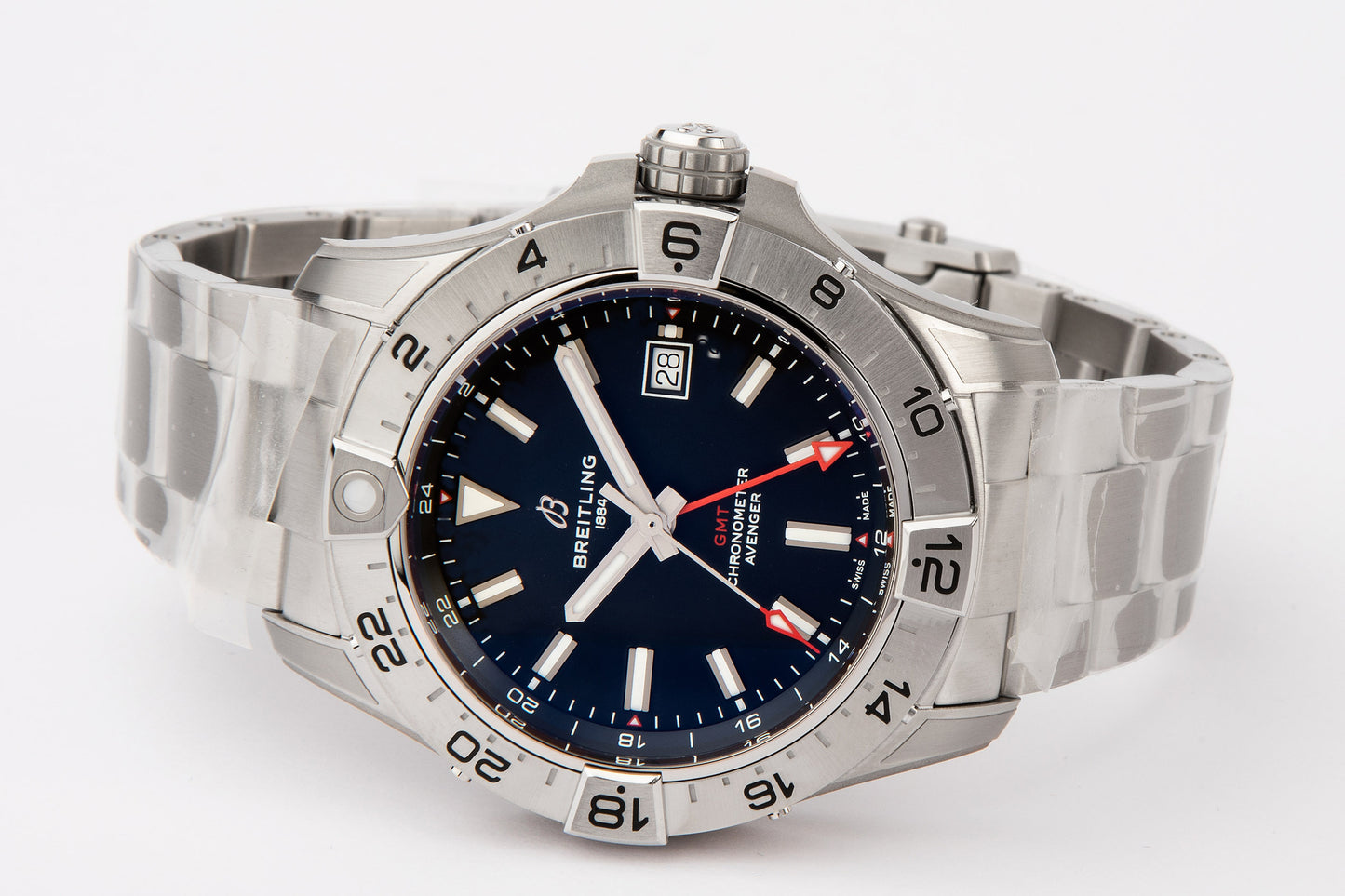 BREITLING AVENGER AUTOMATIC GMT 44