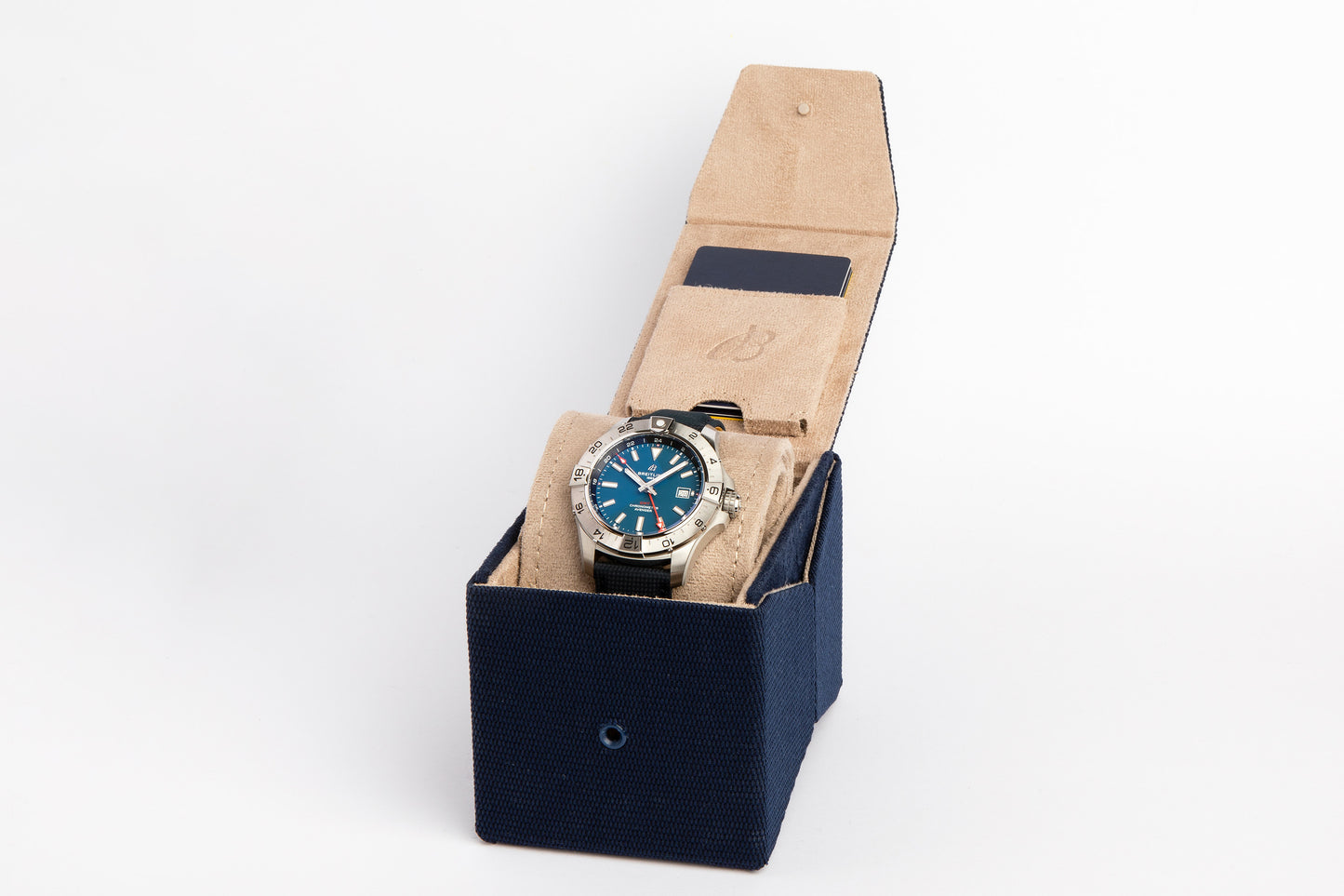 BREITLING AVENGER AUTOMATIC GMT 44
