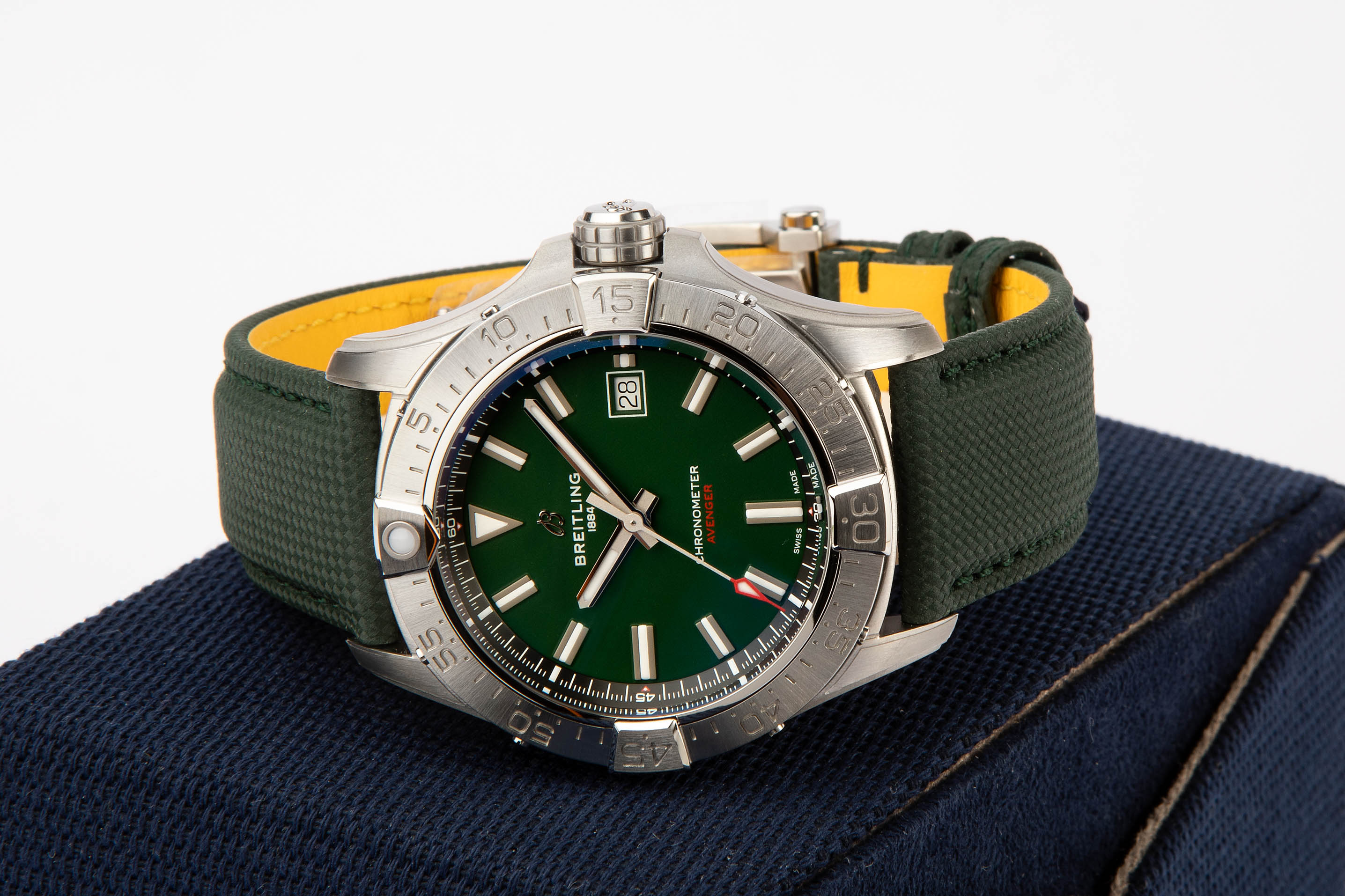 BREITLING AVENGER AUTOMATIC 42