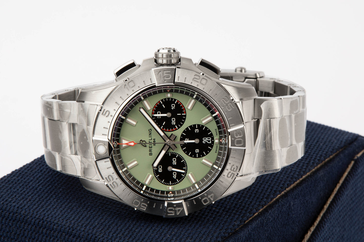 BREITLING AVENGER B01 CHRONOGRAPH 44