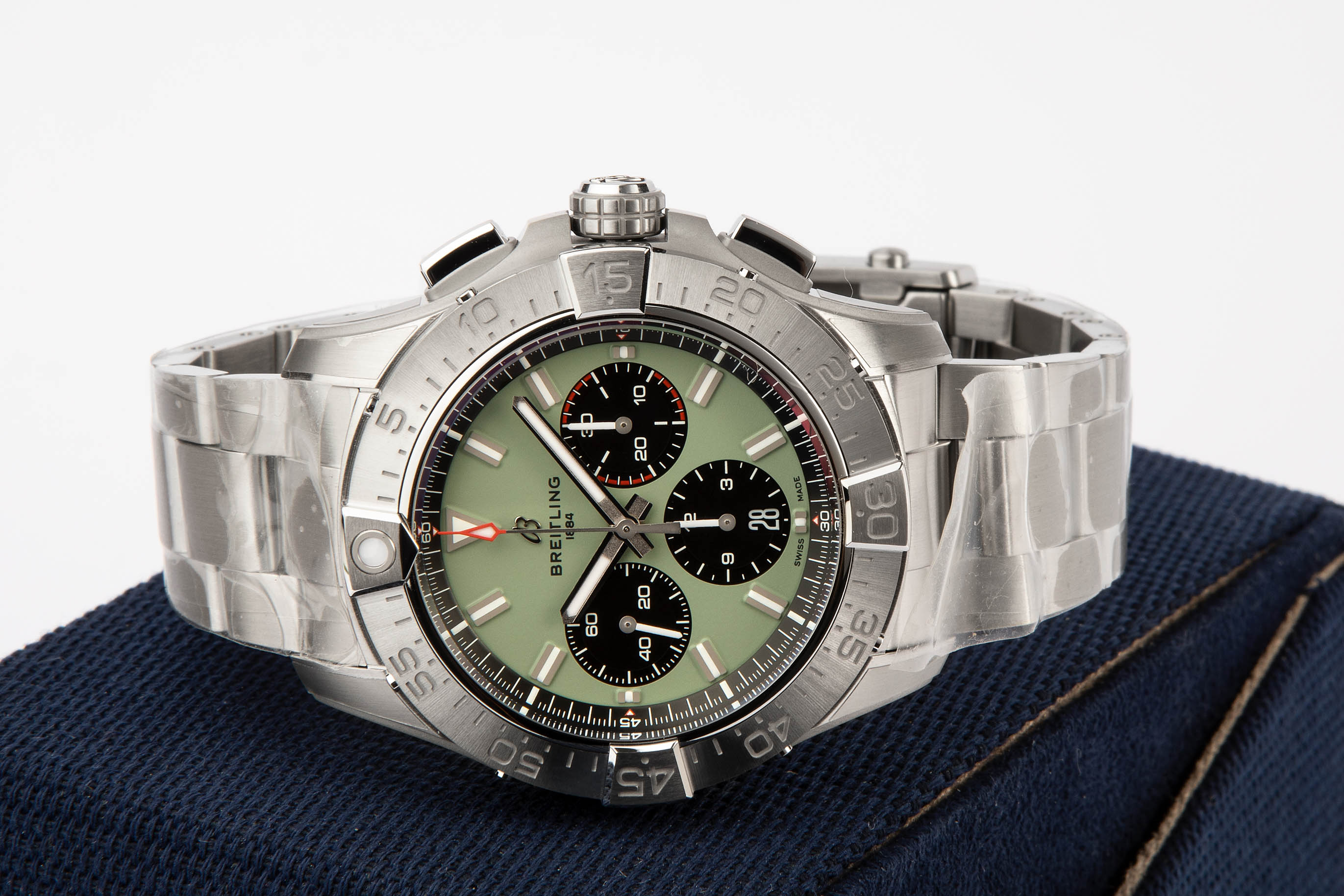 BREITLING AVENGER B01 CHRONOGRAPH 44