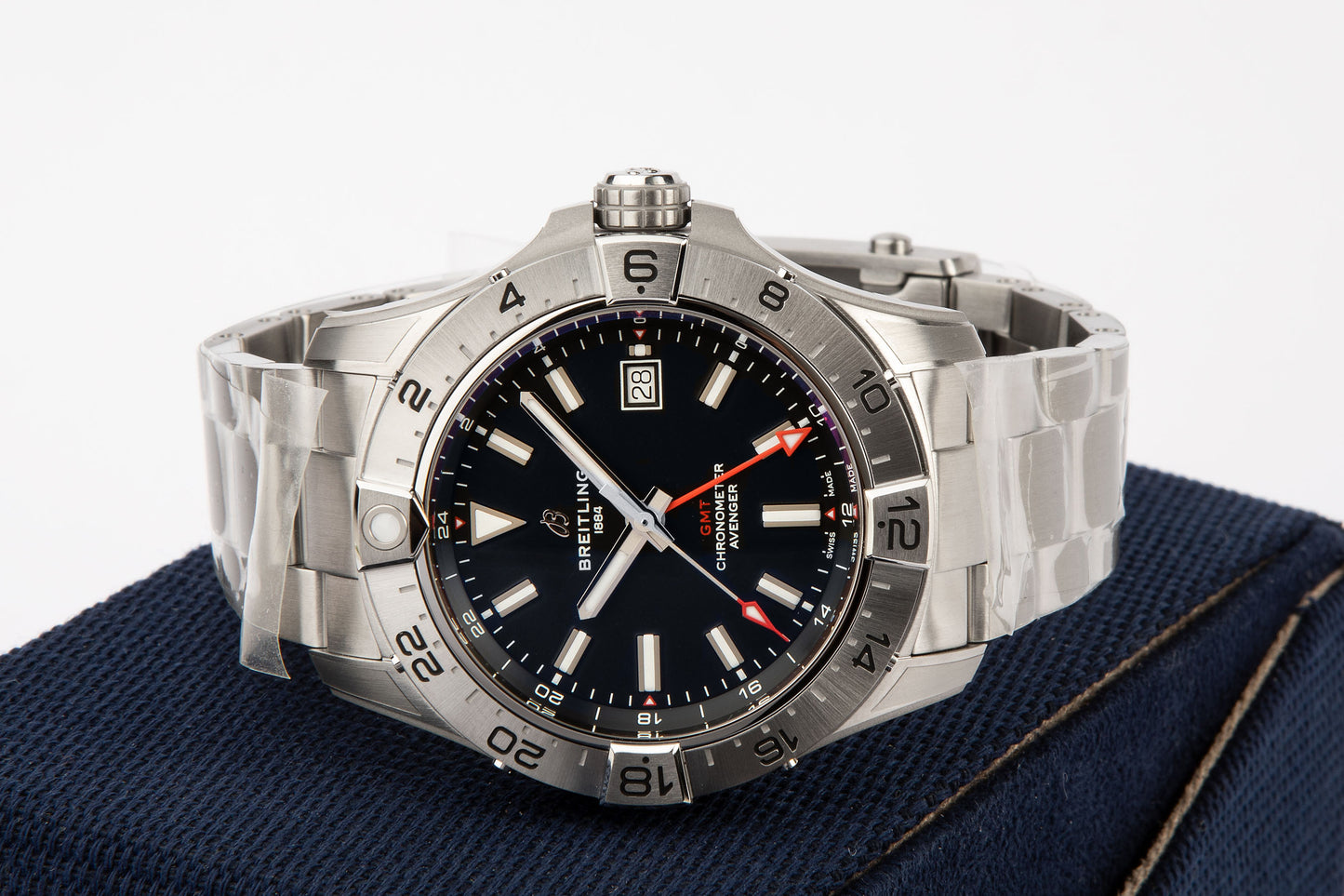 BREITLING AVENGER AUTOMATIC GMT 44