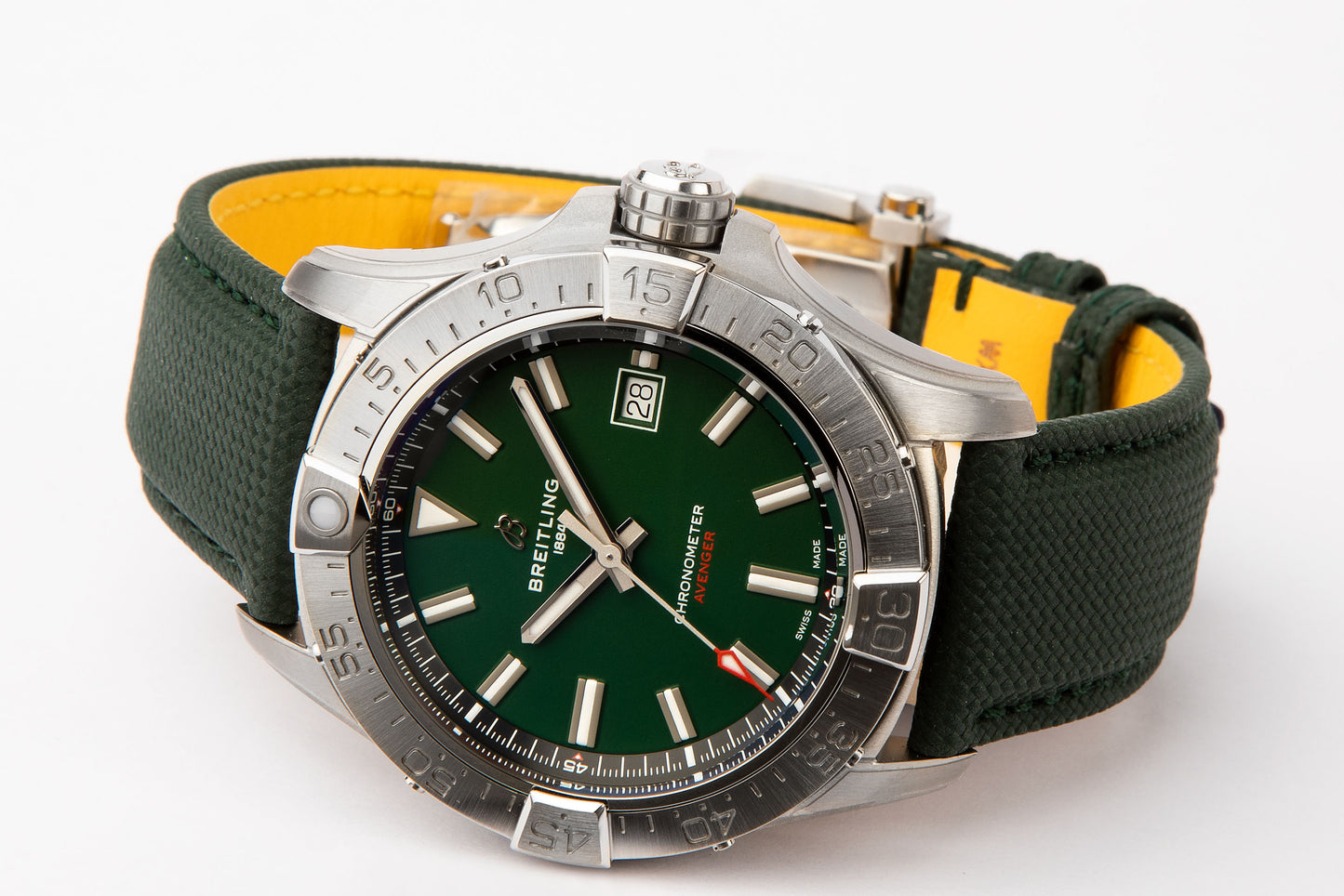 BREITLING AVENGER AUTOMATIC 42