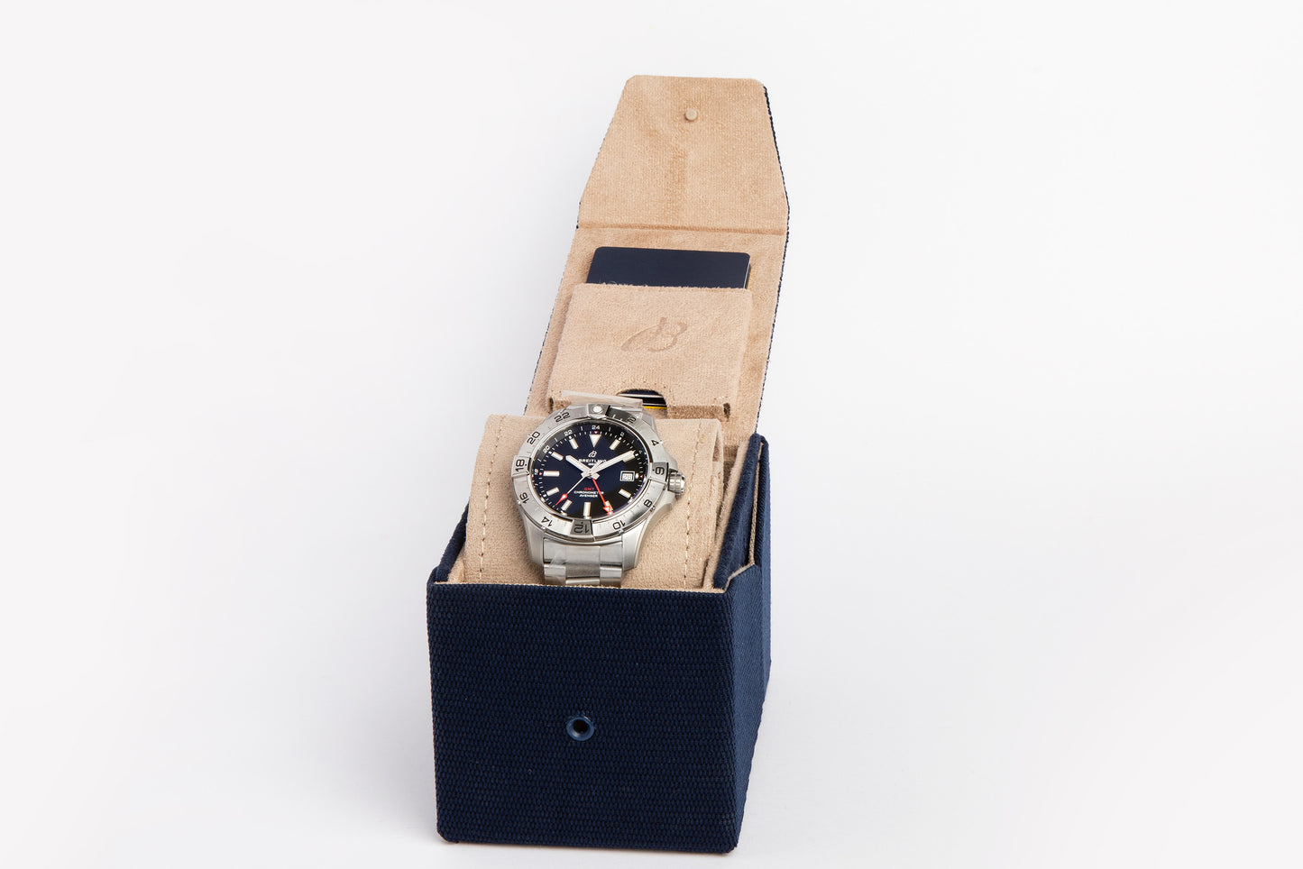 BREITLING AVENGER AUTOMATIC GMT 44
